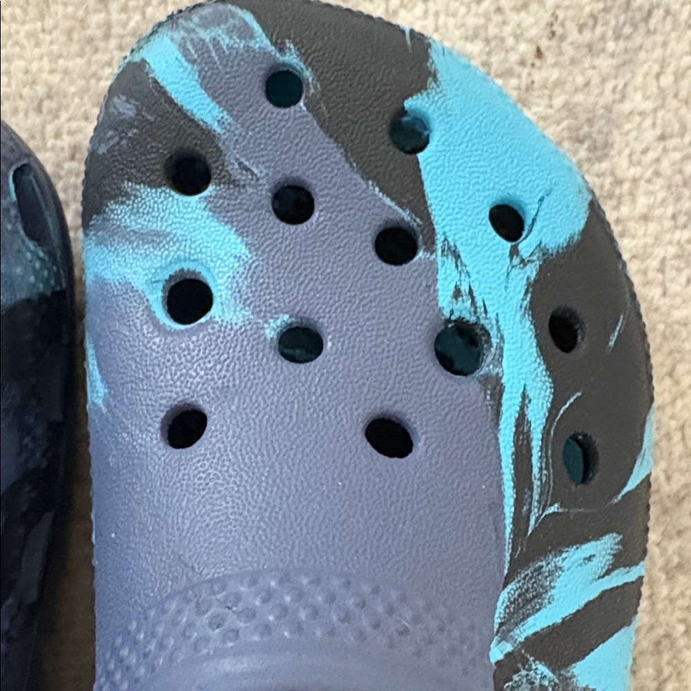 CROCS Kids Blue and Black marble size 9 - Picture 9 of 12